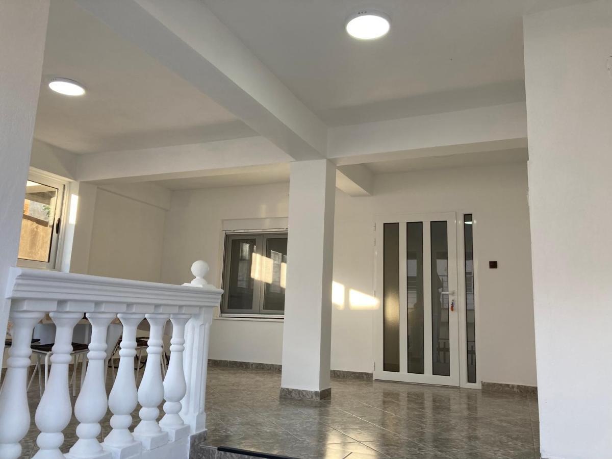Apartments Stefan Sutomore Bagian luar foto